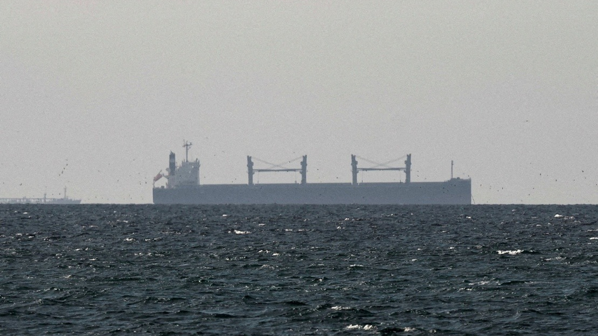 Iran's IRGC Claims Two Oil Tankers Hit Mines in Strait of Hormuz Amid Rising Tensions
