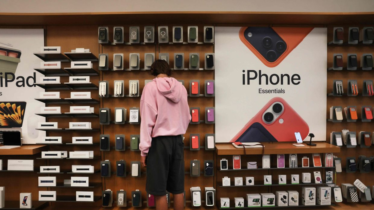 Apple and OpenAI's Escalating Legal War Over AI Hardware Secrets