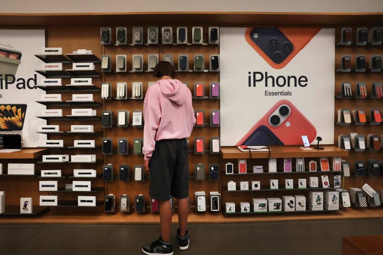 Apple and OpenAI's Escalating Legal War Over AI Hardware Secrets