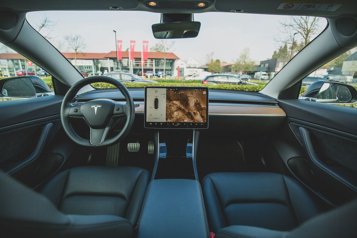 Tesla Settles Fatal Crash Lawsuit as Safety Scrutiny Intensifies