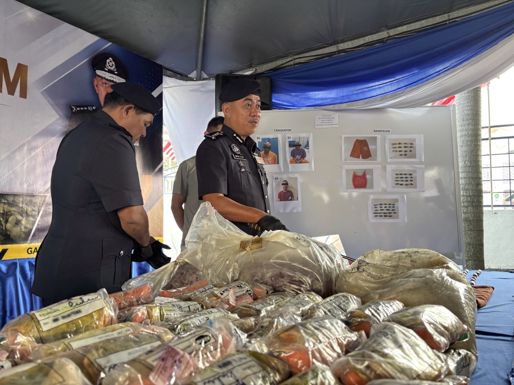 Police Constable Arrested After RM18,534 in Methamphetamine, Heroin and Cannabis Seized at Lumut Station