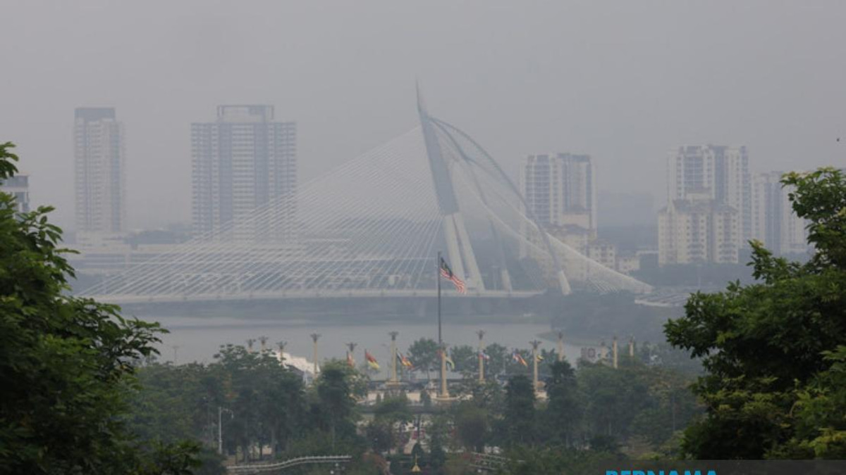 JAKIM Organises Special Prayers at Three Major Mosques to Seek Relief from Haze Crisis