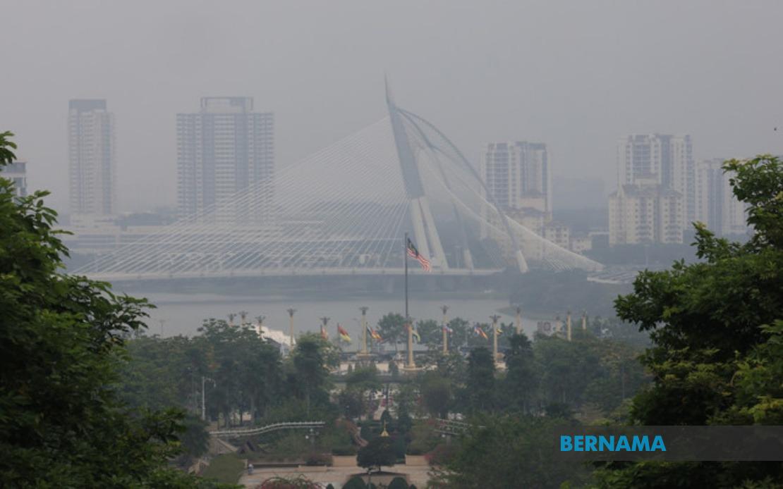 JAKIM Organises Special Prayers at Three Major Mosques to Seek Relief from Haze Crisis