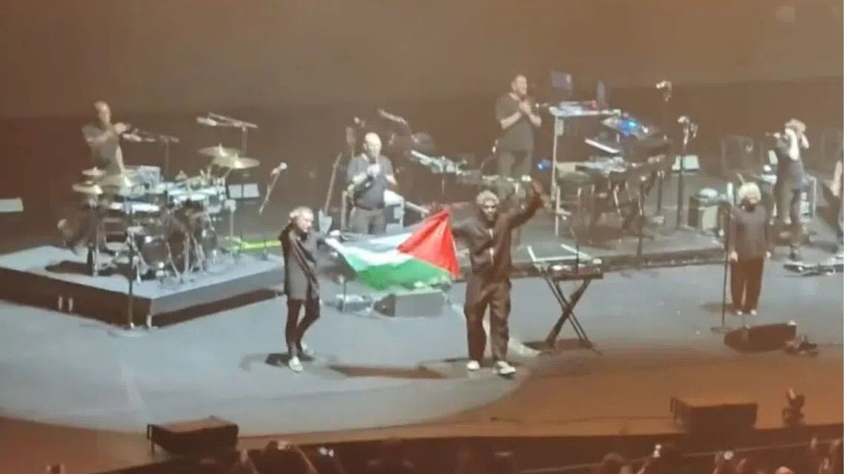 Massive Attack banned from Singapore over Palestinian flag display at concert