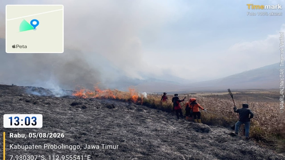 Indonesian Authorities Deploy Helicopters To Battle Mount Bromo Wildfire