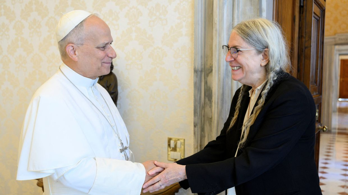 Patti Smith Meets Pope Leo XIV at Vatican, Bonds Over Shared Chicago Roots