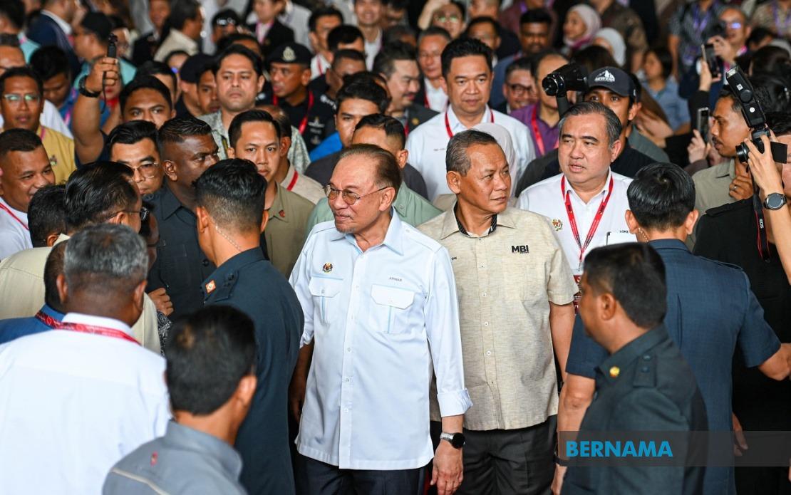 PM Anwar Seeks to Keep DAP in Melaka Government as Party Threatens Exit