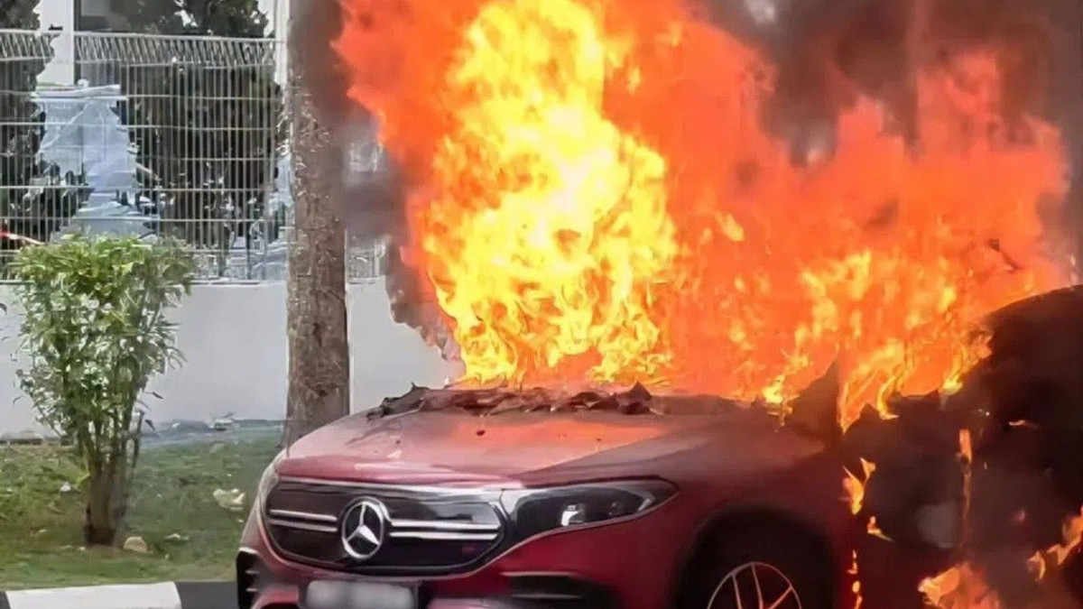 Electric vehicle erupts in flames at Singapore HDB carpark; battery suspected as source