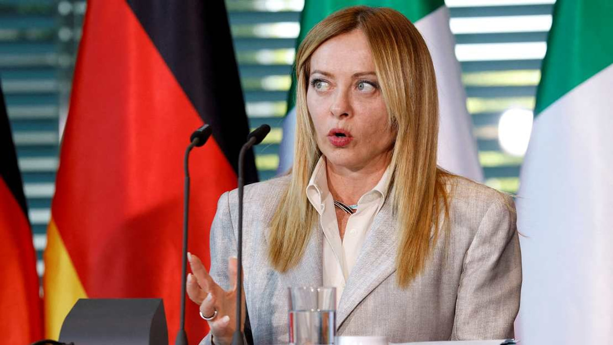 Italy Pushes EU to Establish Migrant Processing Centres Beyond Bloc's Borders