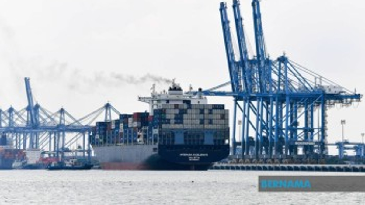 Malaysia's Export Growth Set to Surge to 21.7% in 2026, Buoyed by Tech Boom