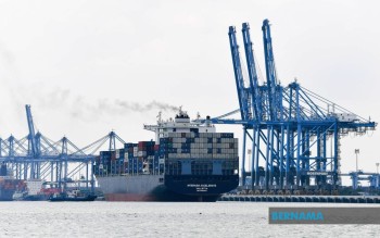 Malaysia's Export Growth Set to Surge to 21.7% in 2026, Buoyed by Tech Boom