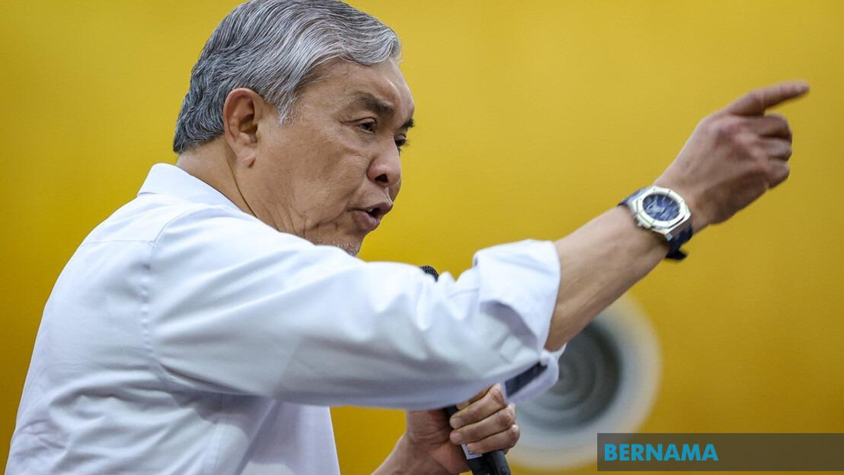 Ahmad Zahid Pushes for Political Education Courses in University Student Bodies