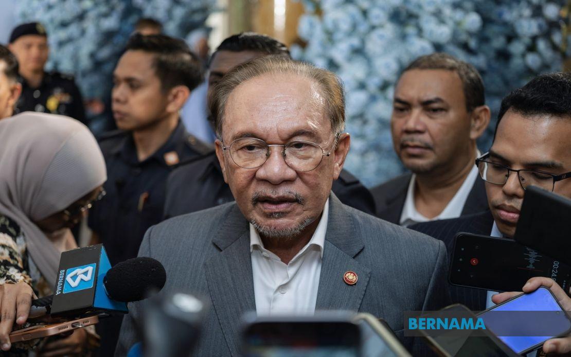 Anwar Awaits Briefing on Four Melaka DAP Assemblymen's State Government Exit