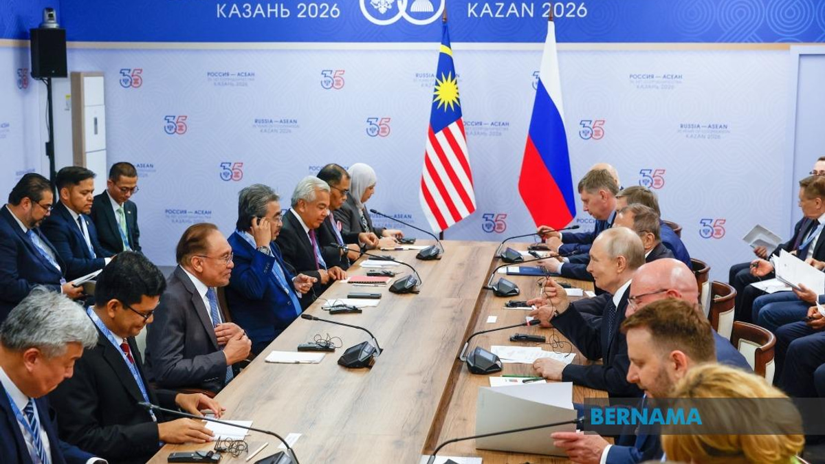 Anwar Praises Putin and Xi for Peace Advocacy Amid Middle East Tensions