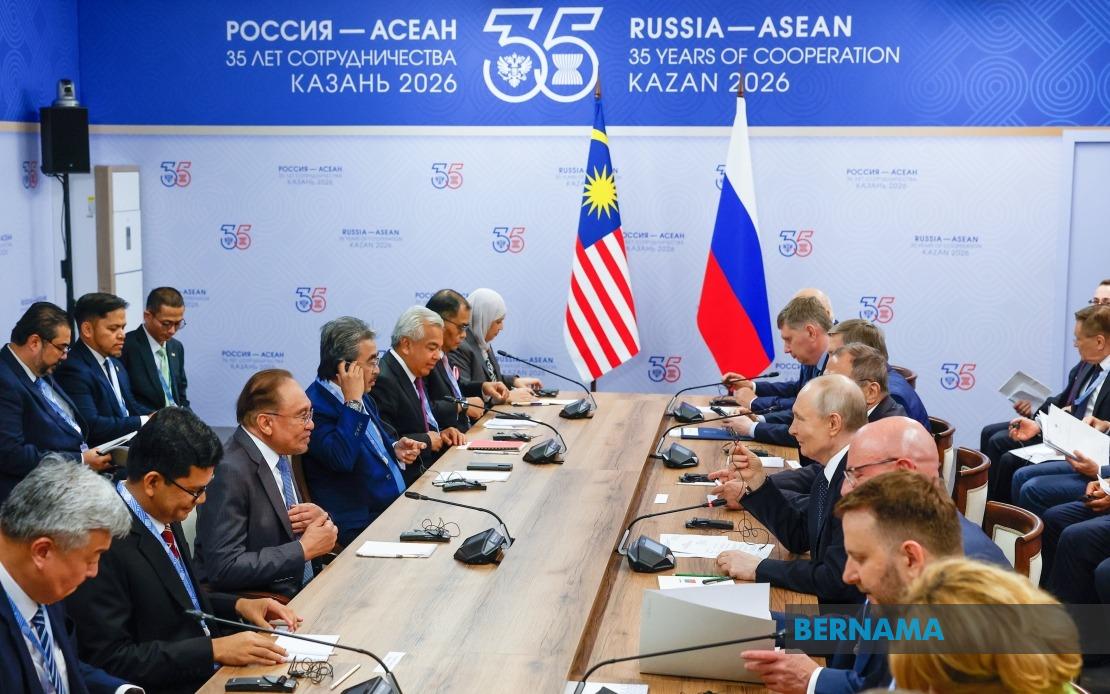 Anwar Praises Putin and Xi for Peace Advocacy Amid Middle East Tensions
