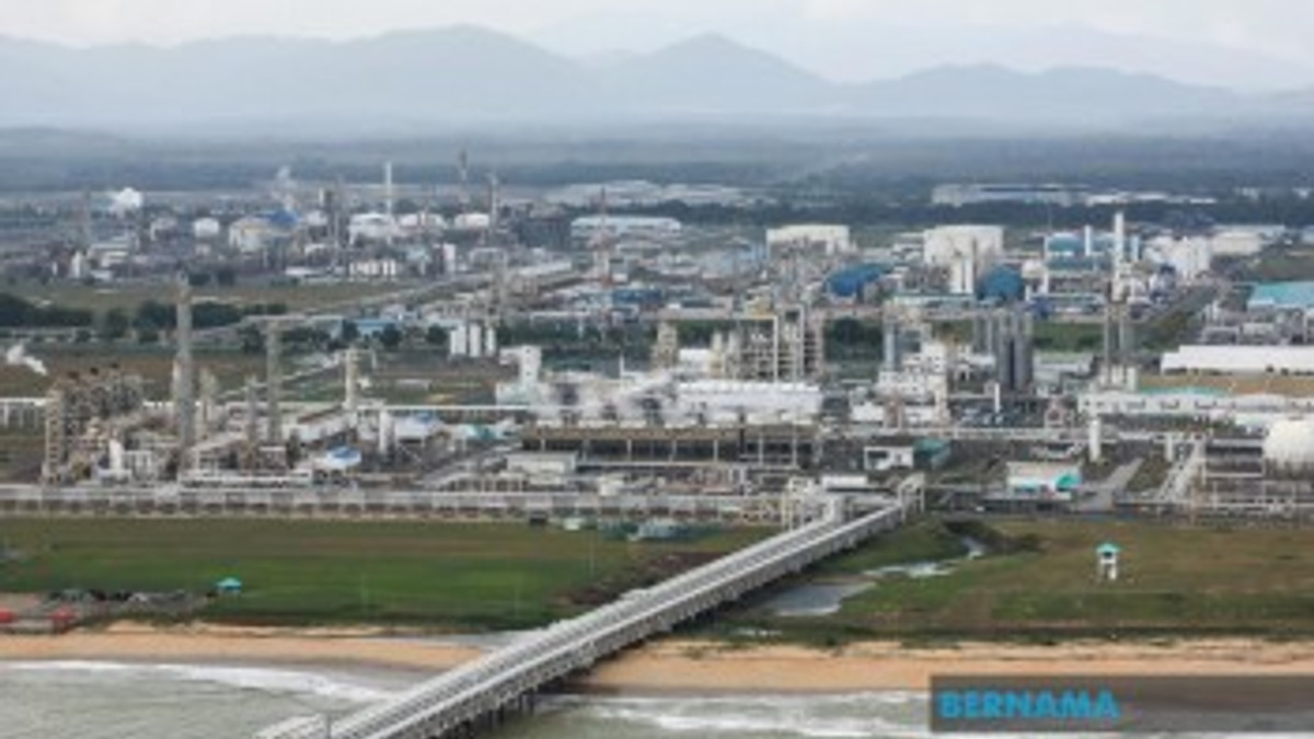 Malaysia's Petroleum Reserve Plan Gains Urgency as Geopolitical Tensions Threaten Global Energy Flows