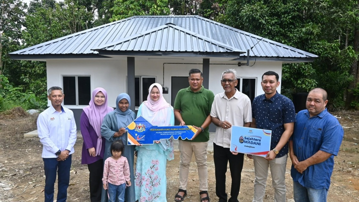 Government Delivers Rumah Kasih Ihsan Homes to Jeli Residents, Strengthening Social Support