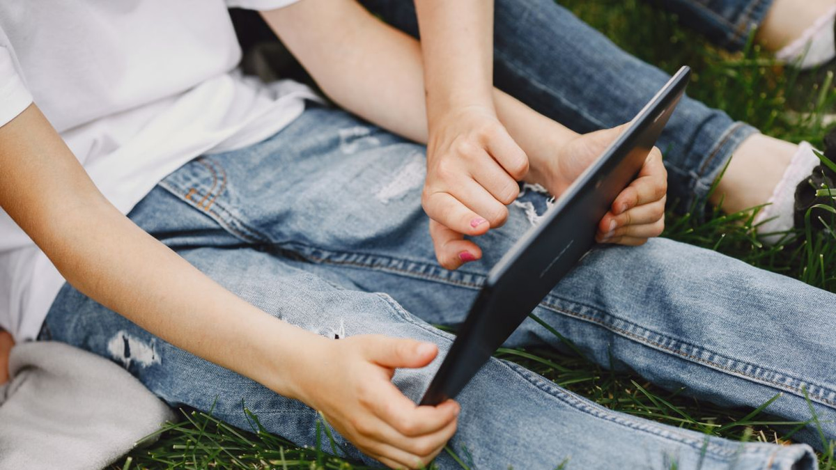 Silicon Valley's Digital Paradox: Tech Titans Limit Screens for Their Own Children
