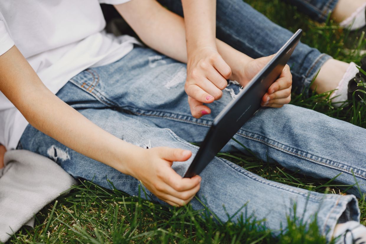 Silicon Valley's Digital Paradox: Tech Titans Limit Screens for Their Own Children