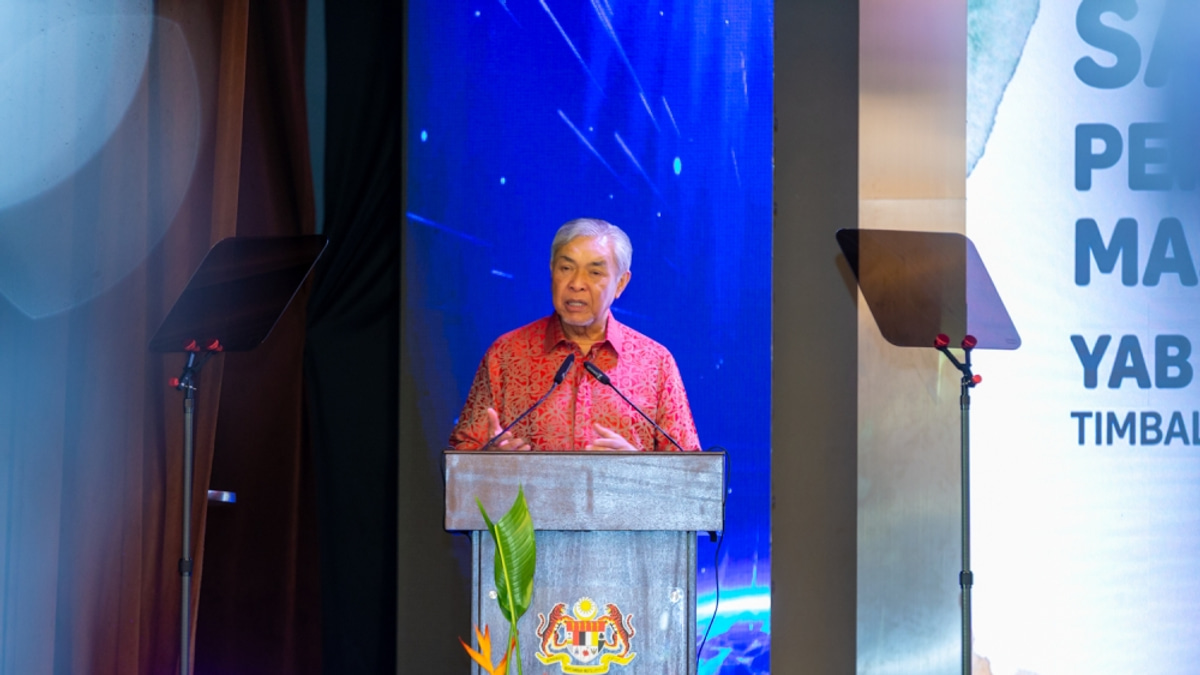 DPM Zahid Rejects Merger Talk Rumours, Pledges Commitment to Current Coalition