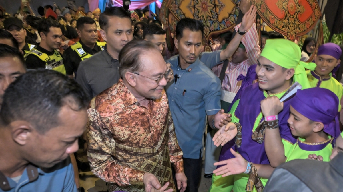 Anwar pushes for rapid implementation of Felda reform package as settler concerns mount