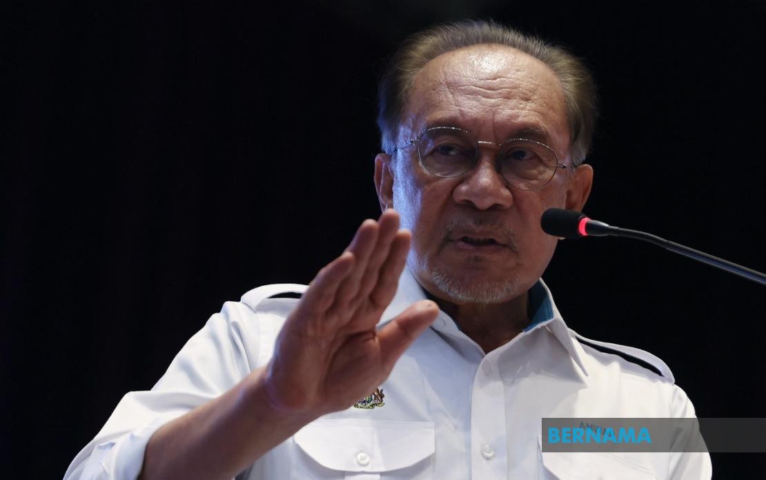 Anwar Urges Political Players to Keep Royal Institutions Out of Election Disputes