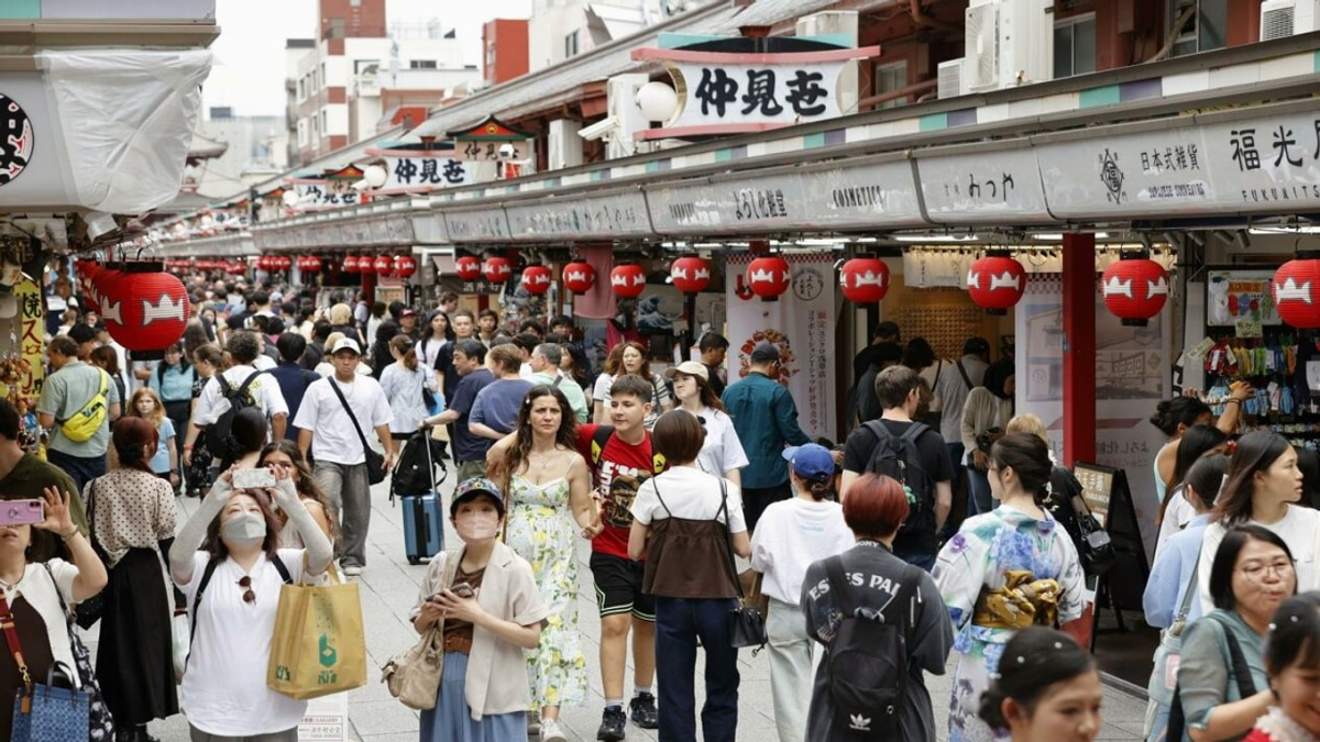 Japan's Summer Holiday Travel Set to Decline as Weak Yen Pinches Consumer Spending