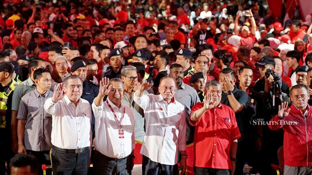 Anwar Cautions Against Politicising Royal Institution in Negri Sembilan Campaign