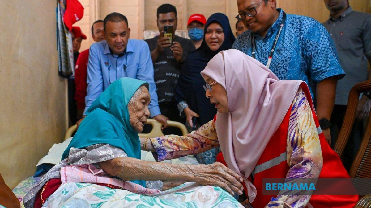Dr Wan Azizah Extends Ziarah Kasih Outreach to Vulnerable Families in Kuala Pilah
