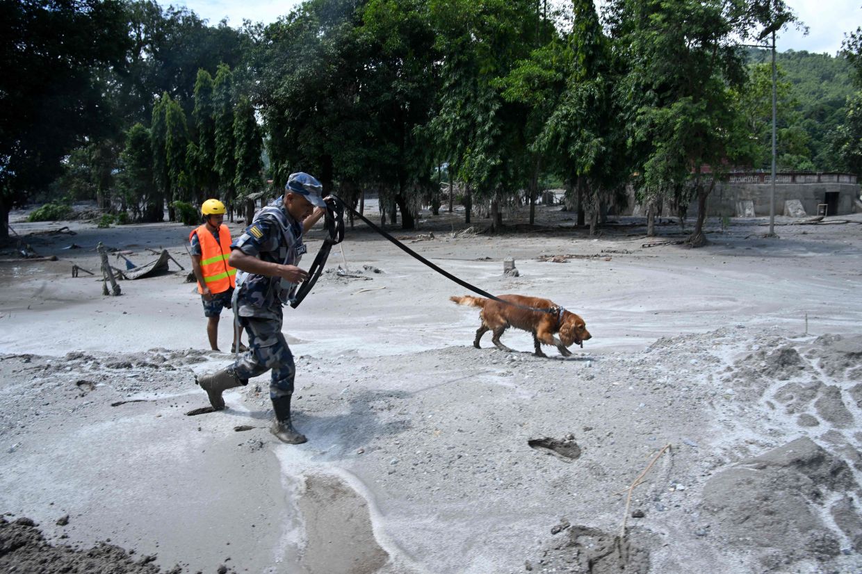 Nepal floods death toll reaches 392 as over 1,400 remain missing across border regions