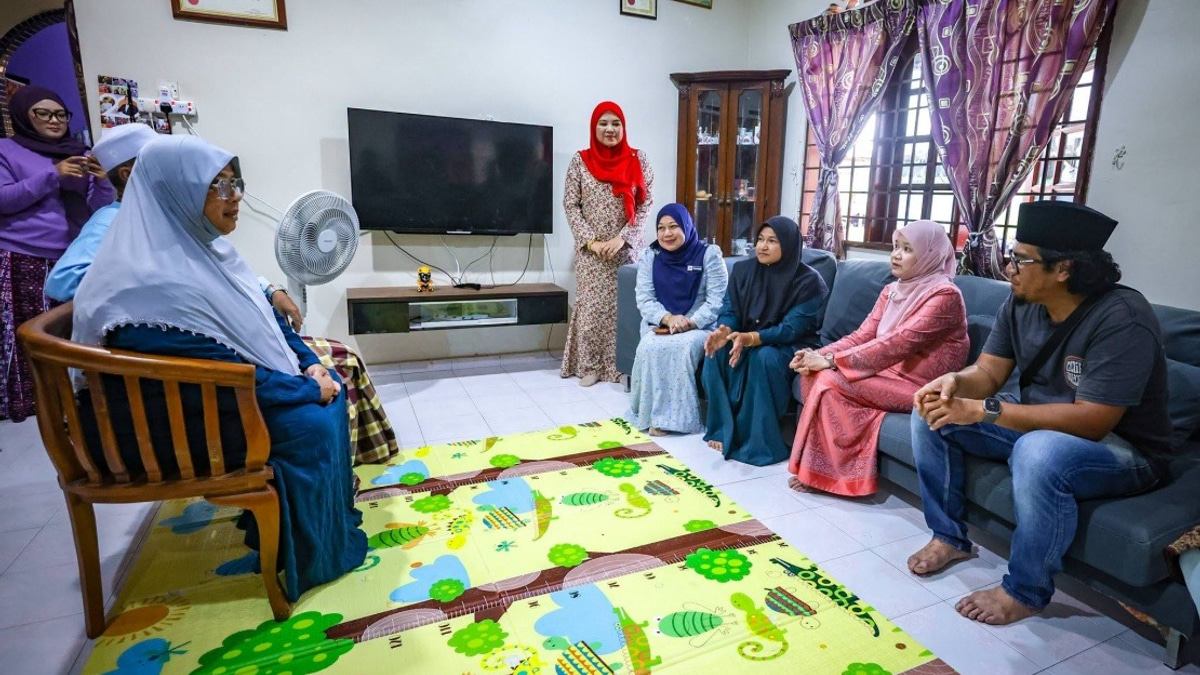 Education Minister Visits Family of Form Two Student Who Died During Rugby Training in Melaka