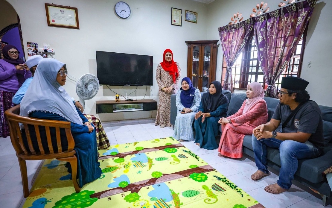 Education Minister Visits Family of Form Two Student Who Died During Rugby Training in Melaka
