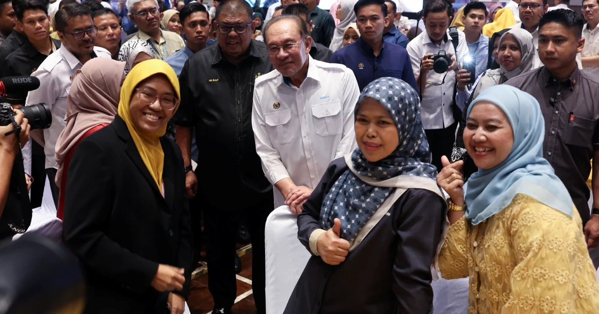 Malaysia's Civil Service Drives Competitiveness Leap, Says PM Anwar