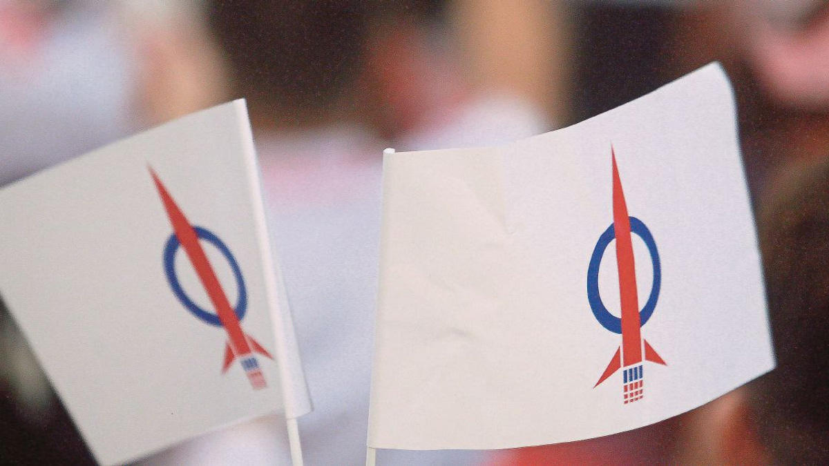 DAP's August Congress Will Determine Stability of Anwar's Coalition Government