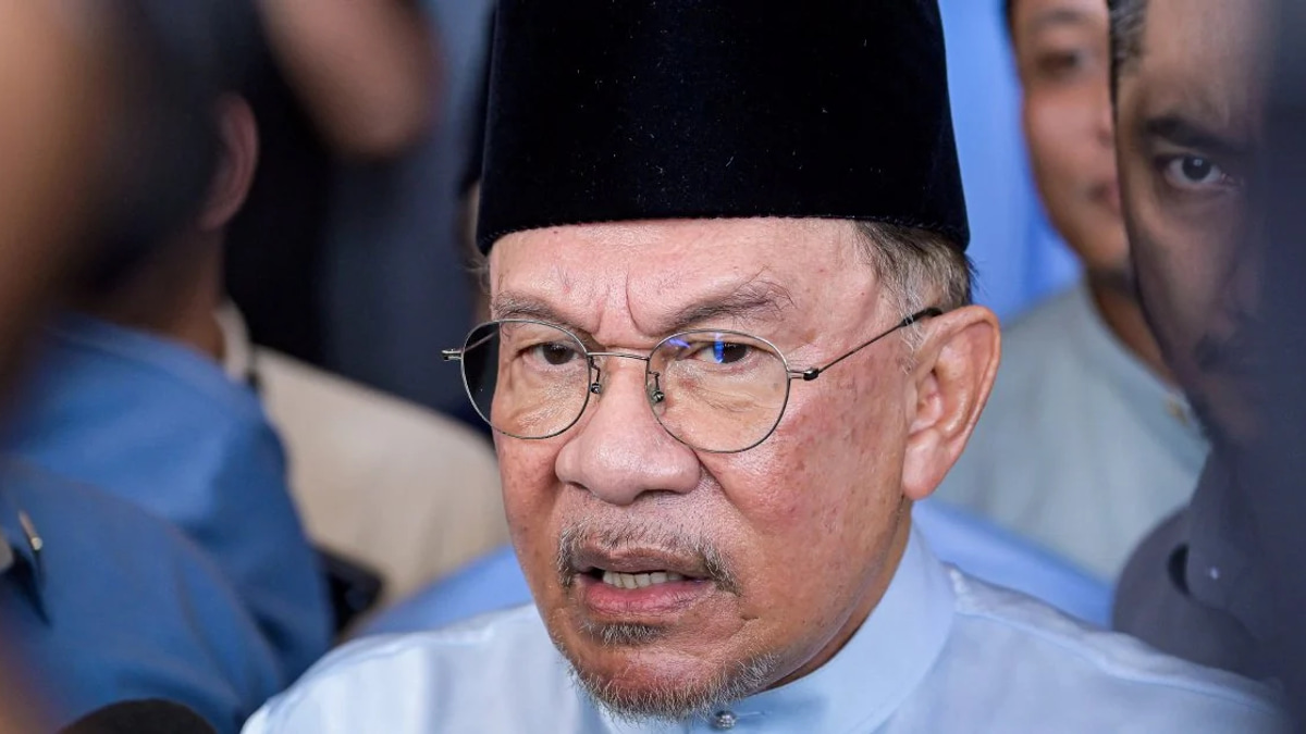 Anwar Denies Claims That Onn Hafiz Was Blocked From Attending Felda Event