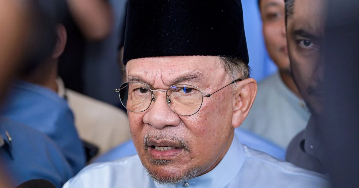 Anwar Denies Claims That Onn Hafiz Was Blocked From Attending Felda Event