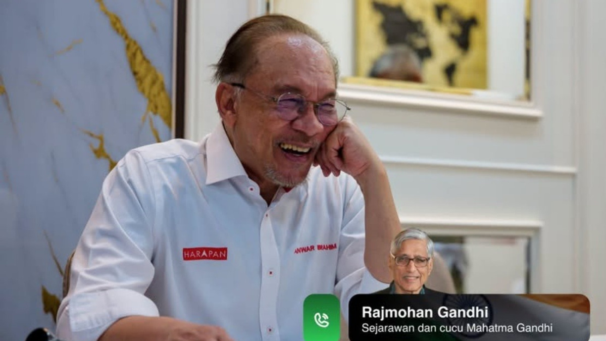 PM Anwar Invites Mahatma Gandhi's Grandson to Share Democracy Insights with Malaysia
