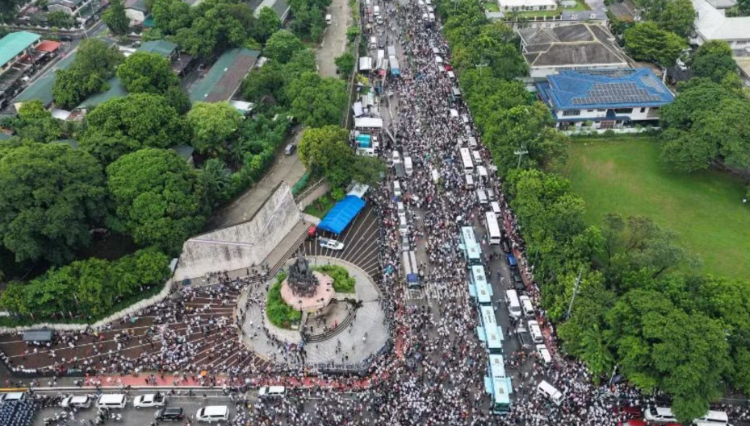 Philippine Religious Sect Mobilises Thousands to Protest Senator's Graft Charges