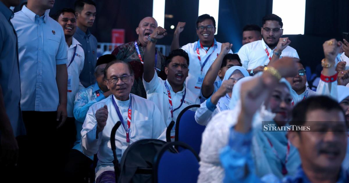 Government will scrutinise Felda's governance and debt problems, says Anwar