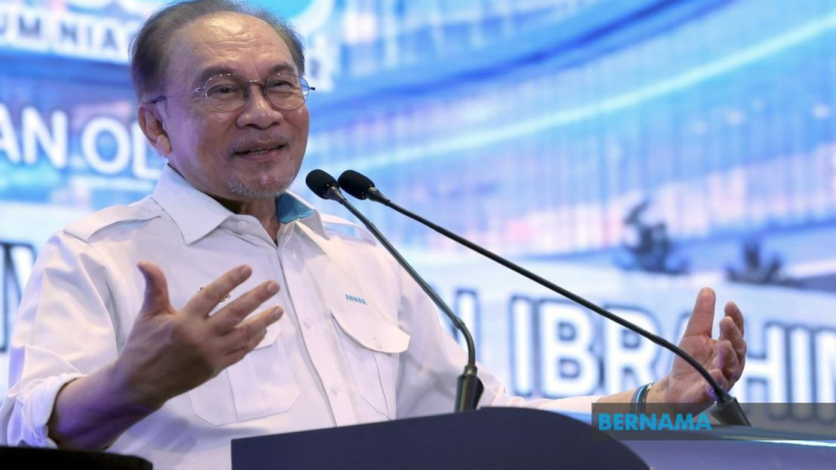 Mentorship Over Mandates: Anwar Rejects Top-Down Model for Bumiputera Business Growth