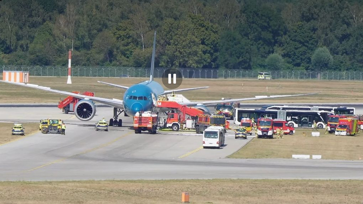 Vietnam Airlines Boeing 787 Limps Back to Munich After Runway Incident