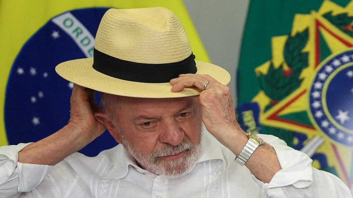 Lula Maintains Narrow Edge Over Flavio Bolsonaro in Brazil's Tightening Presidential Race
