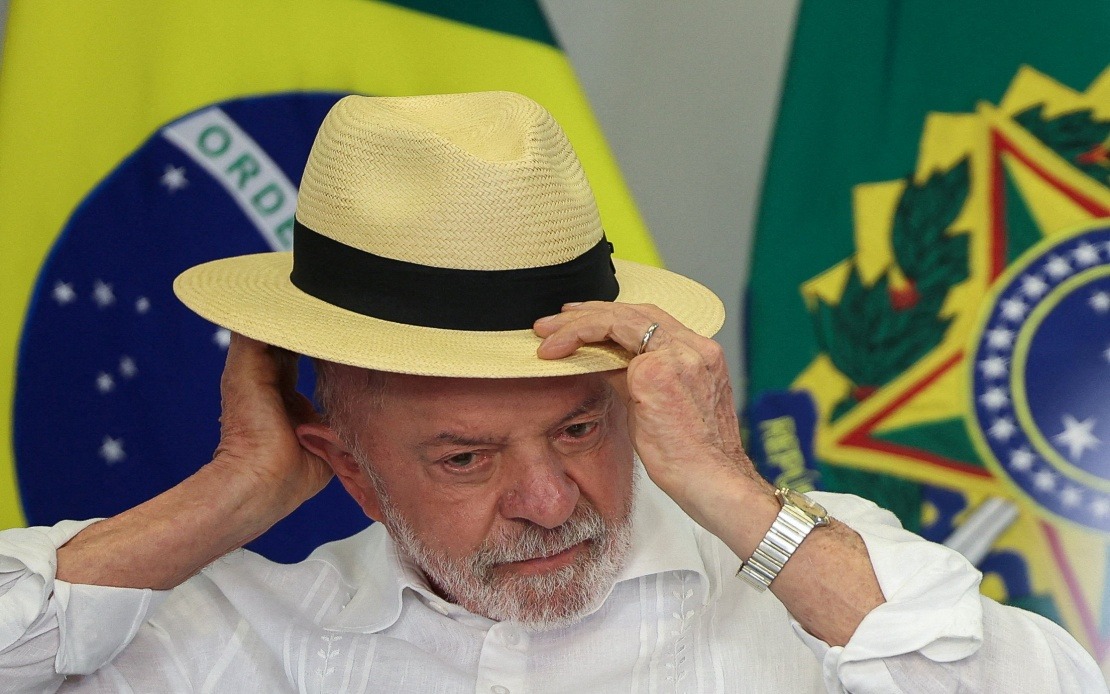 Lula Maintains Narrow Edge Over Flavio Bolsonaro in Brazil's Tightening Presidential Race