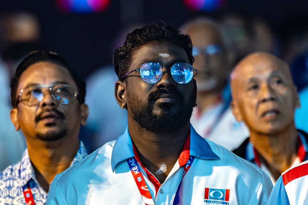 Anwar Extends Olive Branch to Estranged PKR Veterans as Party Confronts Wave of Departures