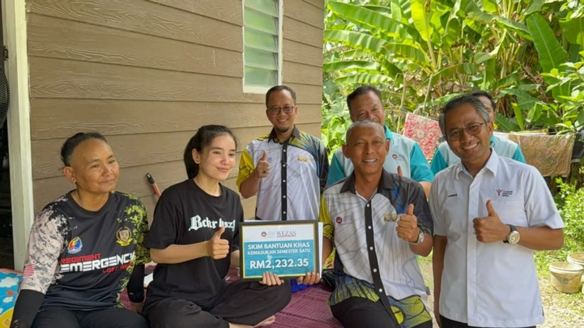 UPSI Fulfils Scholar's Dream with Financial Aid Package for Three Students