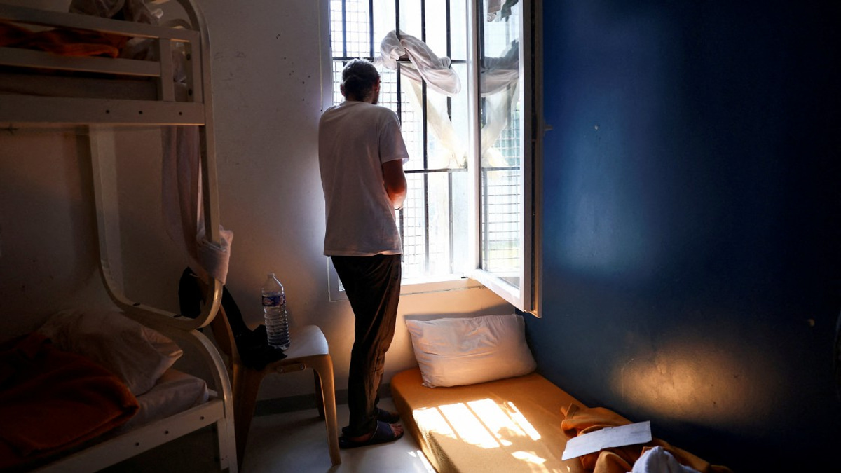 Extreme heat exposes dangerous overcrowding in Europe's ageing prisons