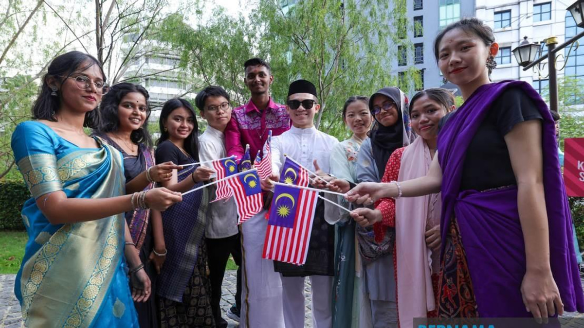Lee Lam Thye Condemns Divisive Political Rhetoric, Calls for Malaysian Unity