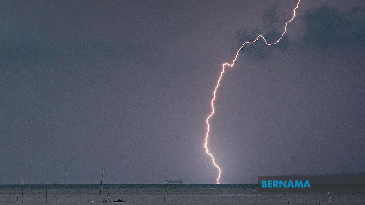 Heavy Rain and Thunderstorms Sweep Seven States and Labuan Through Early Evening