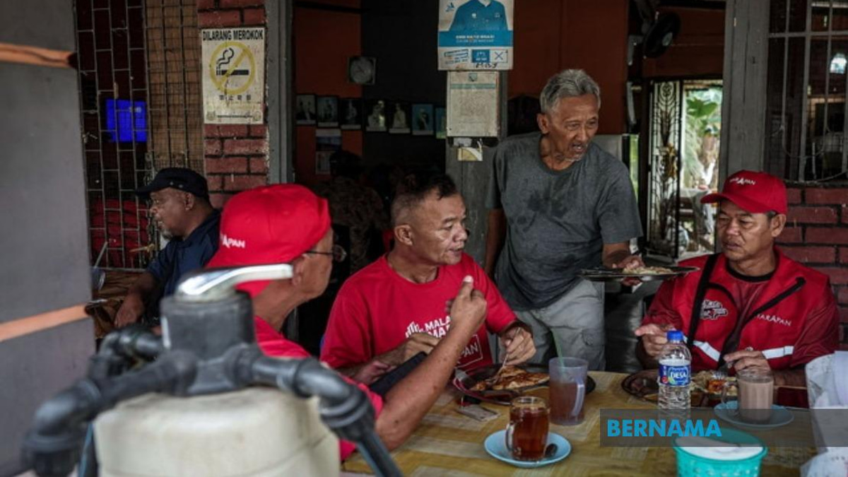 Johor Election Campaign Brings Unexpected Boom to Local Food Traders