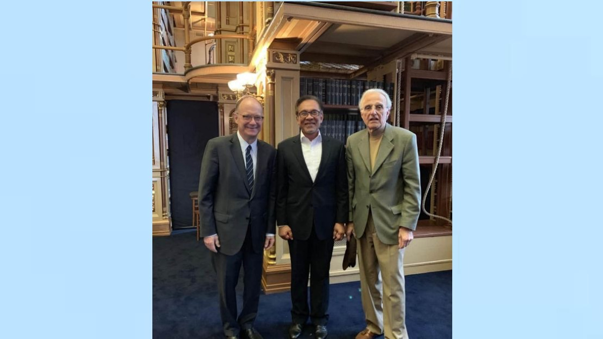 PM Anwar Pays Tribute to Pioneering Islamic Scholar John L. Esposito